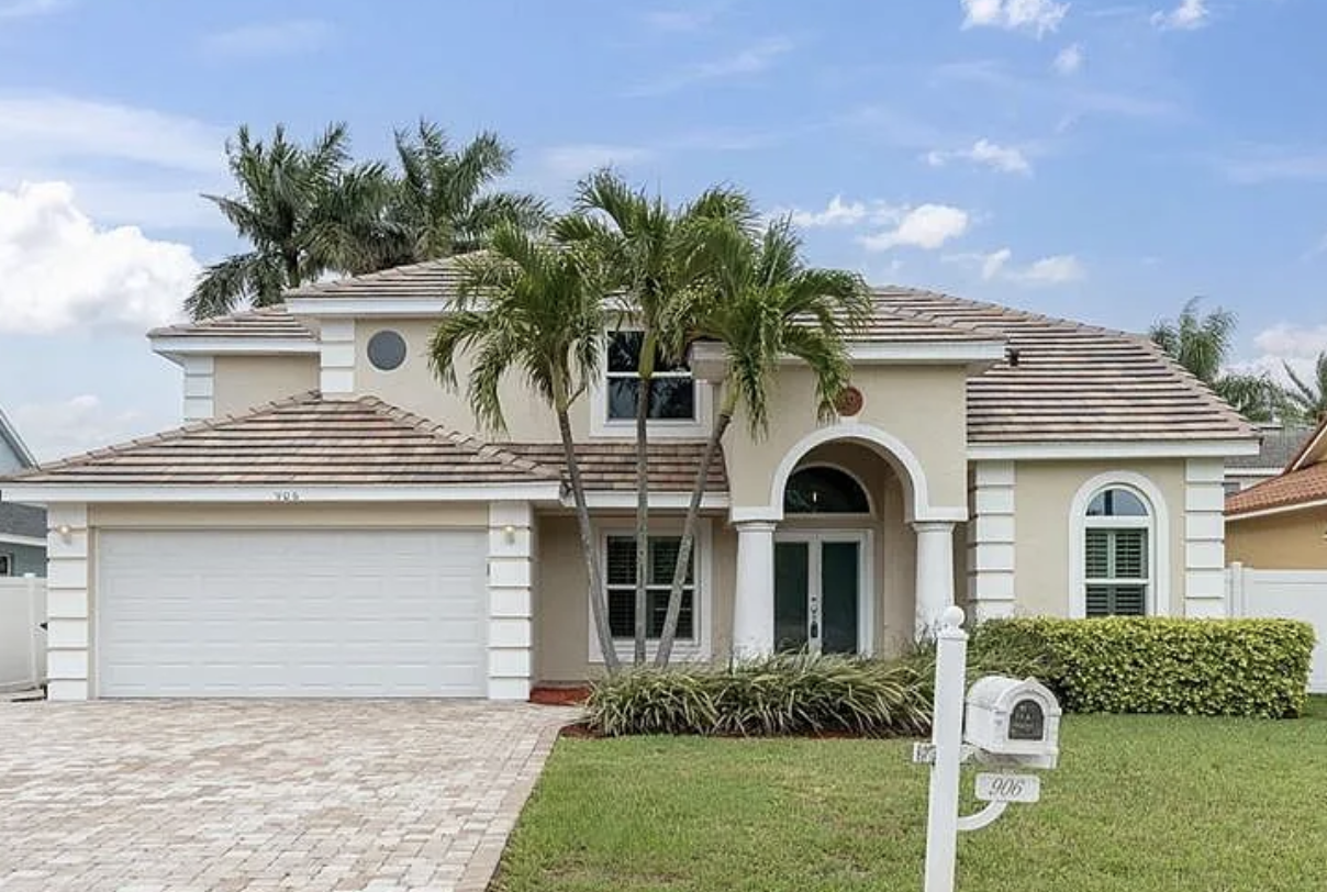 lakefront pool home in the 24/7 guard-gated community of Placido Bayou